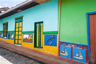 Kleurige huizen in Guatapé